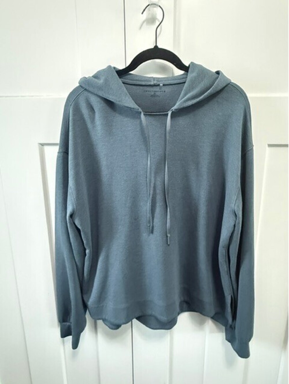 Travis Mathew Women's skyloft soft hoodie in heathered blue size XL